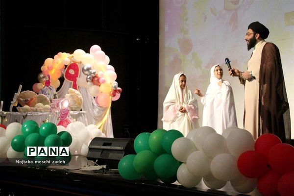 مراسم جشن عبادت دختران دانش‌آموز در فرهنگسرای خاوران