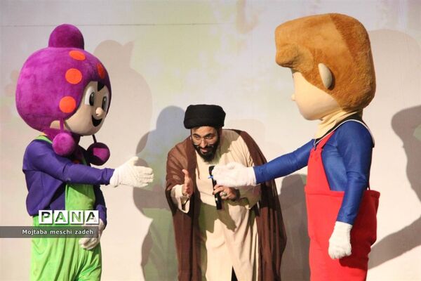 مراسم جشن عبادت دختران دانش‌آموز در فرهنگسرای خاوران