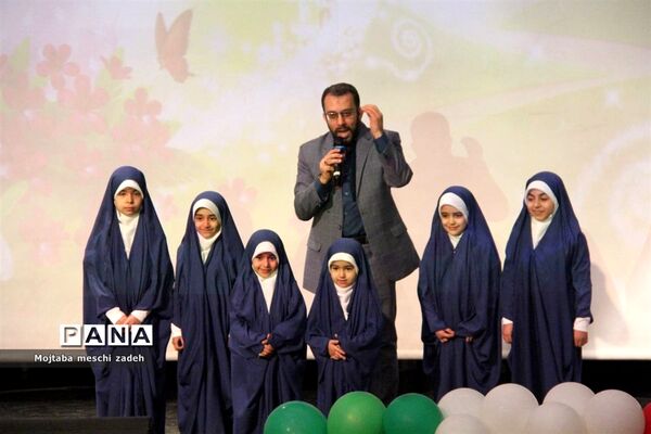مراسم جشن عبادت دختران دانش‌آموز در فرهنگسرای خاوران