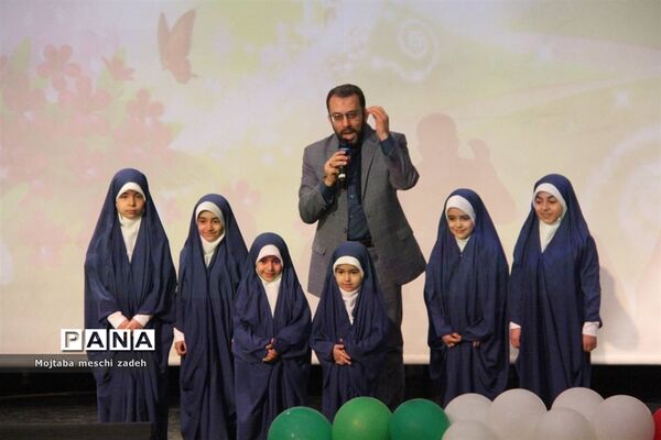 مراسم جشن عبادت دختران دانش‌آموز در فرهنگسرای خاوران