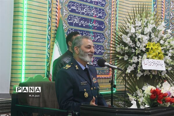 رونمایی از کتاب «امیر خط شکن» با حضور فرمانده‌کل ارتش در قم