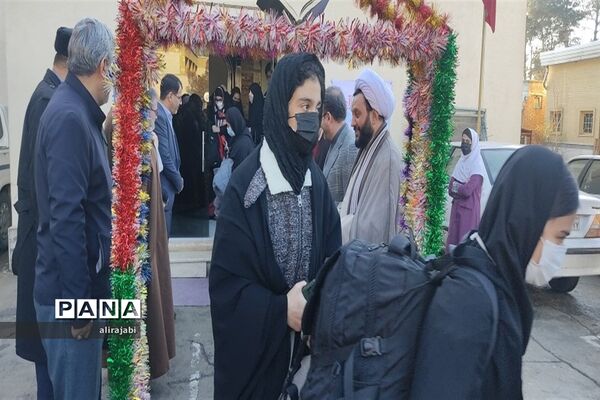 اعزام دانش‌آموزان دختر مدارس منطقه کهریزک به اردوی راهیان نور
