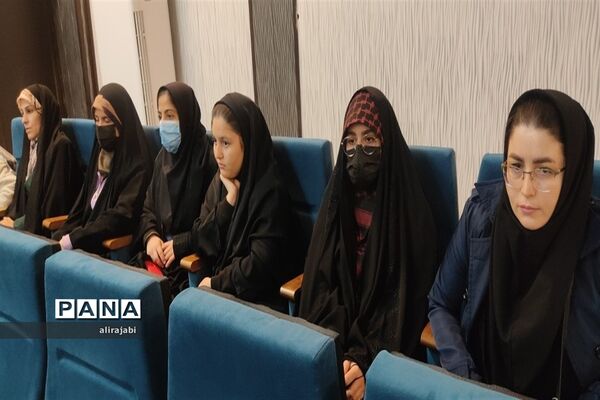 اعزام دانش‌آموزان دختر مدارس منطقه کهریزک به اردوی راهیان نور