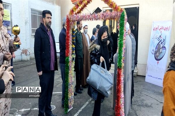 اعزام دانش‌آموزان دختر مدارس منطقه کهریزک به اردوی راهیان نور