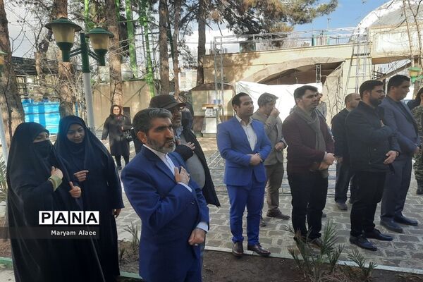 غبارروبی و عطر افشانی گلزار شهدای امامزاده عمادالدین (ع) در شهرستان رباط‌کریم