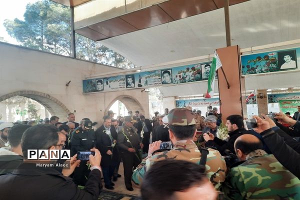 غبارروبی و عطر افشانی گلزار شهدای امامزاده عمادالدین (ع) در شهرستان رباط‌کریم