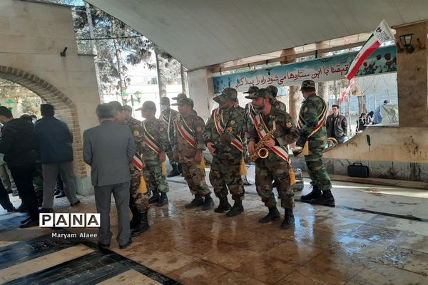 غبارروبی و عطر افشانی گلزار شهدای امامزاده عمادالدین (ع) در شهرستان رباط‌کریم