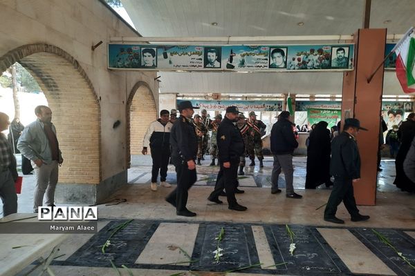 غبارروبی و عطر افشانی گلزار شهدای امامزاده عمادالدین (ع) در شهرستان رباط‌کریم