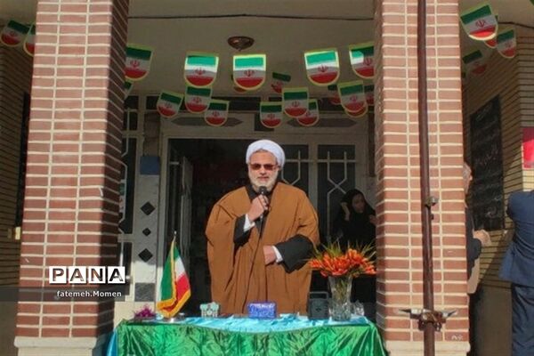 آیین جشن سالگرد پیروزی انقلاب اسلامی در دبیرستان حضرت خدیجه(س) جعفرآباد