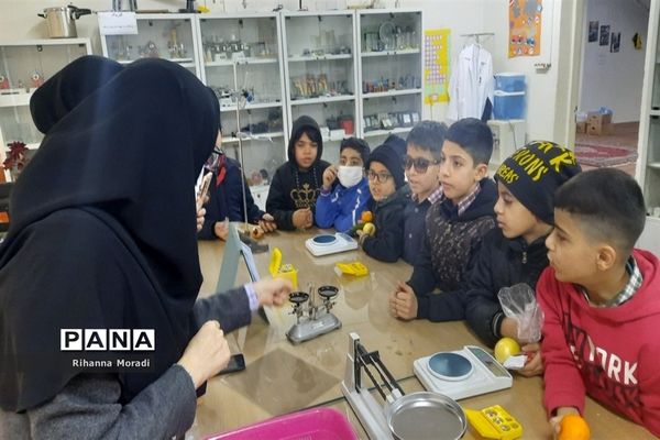 بازدید دانش‌آموزان ابتدایی دبستان سعدی یک از پژوهش‌سرای دانش‌آموزی