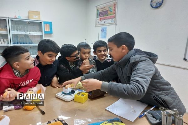 بازدید دانش‌آموزان ابتدایی دبستان سعدی یک از پژوهش‌سرای دانش‌آموزی