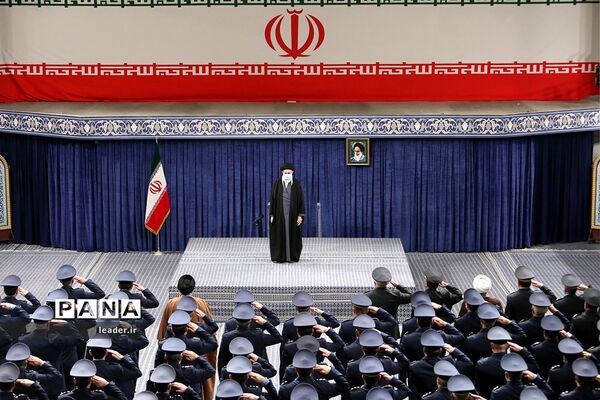 دیدار جمعی از فرماندهان نیروی هوایی و پدافند هوایی ارتش با رهبر انقلاب