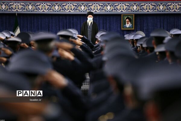 دیدار جمعی از فرماندهان نیروی هوایی و پدافند هوایی ارتش با رهبر انقلاب