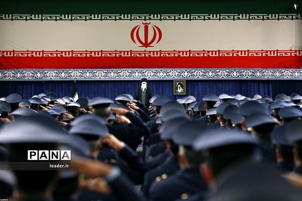 دیدار جمعی از فرماندهان نیروی هوایی و پدافند هوایی ارتش با رهبر انقلاب