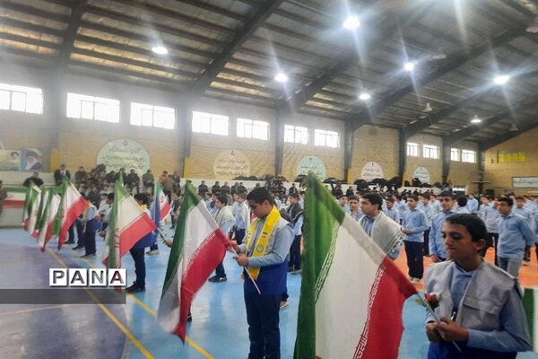 برگزاری جشن انقلاب دانش‌آموزان آموزشگاه رئیس‌زاده