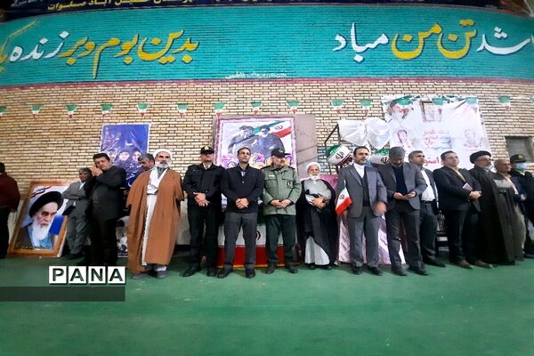 برگزاری جشن انقلاب دانش‌آموزان آموزشگاه رئیس‌زاده
