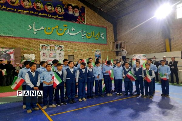 برگزاری جشن انقلاب دانش‌آموزان آموزشگاه رئیس‌زاده
