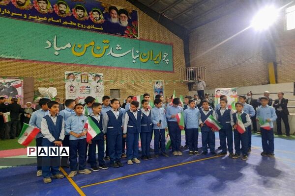 برگزاری جشن انقلاب دانش‌آموزان آموزشگاه رئیس‌زاده
