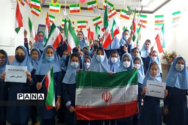 مراسم ادای احترام به پرچم مقدس در مدارس شهرستان طالقان