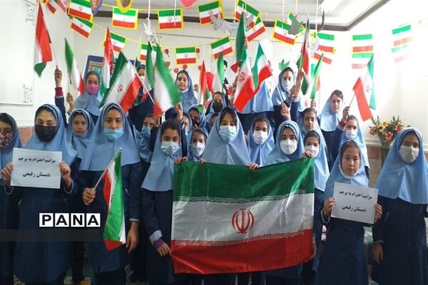 مراسم ادای احترام به پرچم مقدس در مدارس شهرستان طالقان