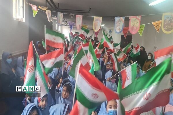 مراسم ادای احترام به پرچم مقدس در مدارس شهرستان طالقان