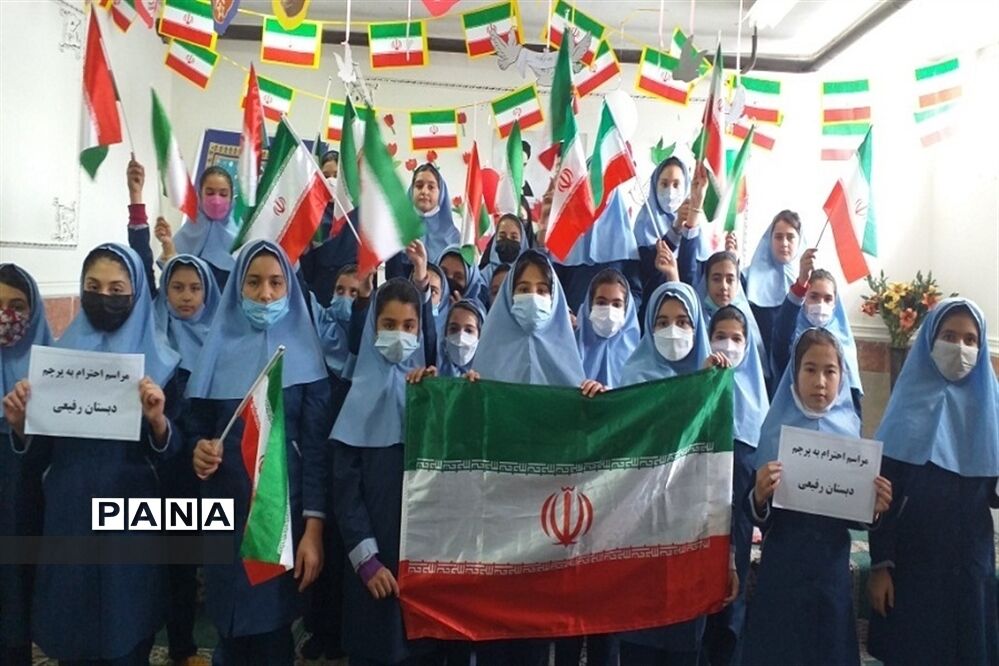 مراسم ادای احترام به پرچم مقدس در مدارس شهرستان طالقان