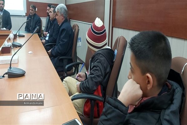 دیدار عوامل اجرایی نشریه امور جوانان خلیل آباد با مادر شهیدان رمضانی