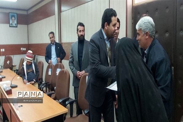 دیدار عوامل اجرایی نشریه امور جوانان خلیل آباد با مادر شهیدان رمضانی