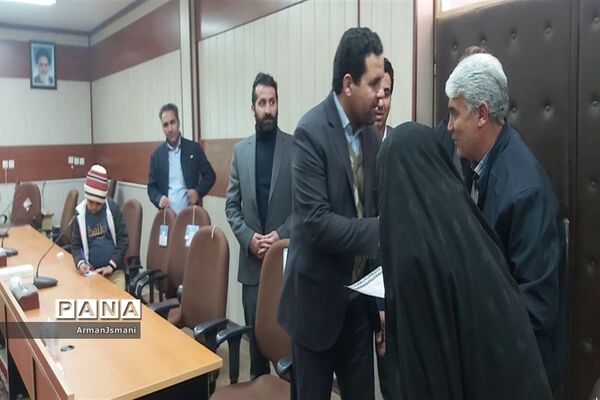 دیدار عوامل اجرایی نشریه امور جوانان خلیل آباد با مادر شهیدان رمضانی