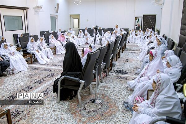 جشن تکلیف دانش‌آموزان مدرسه شهدای مرصاد قم در حرم حضرت معصومه(س)