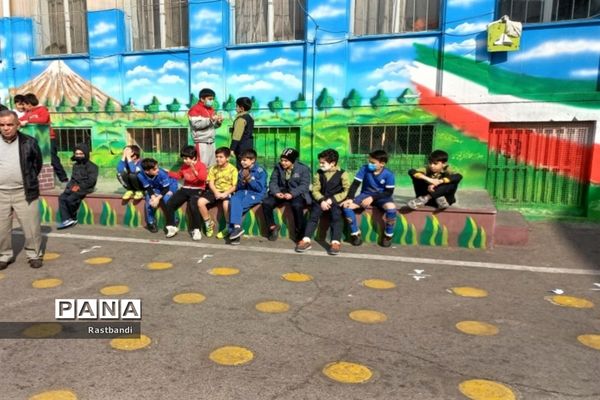 مسابقات جام بهمن در دبستان پانزده خرداد منطقه ۱۳