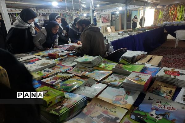 بدرقه دانش‌آموزان دختر شهرستان امیدیه به اردوی راهیان نور