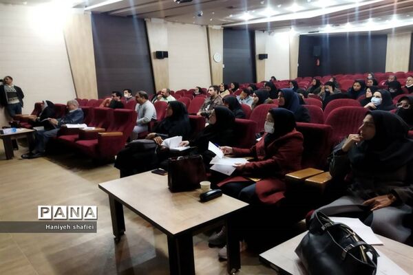 کارگاه آموزشی رابطین پژوهشی گیاهان دارویی و طب ایرانی در استان فارس