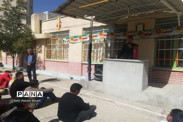 برگزاری دوره آموزشی آتش نشانی در مدارس جهرم