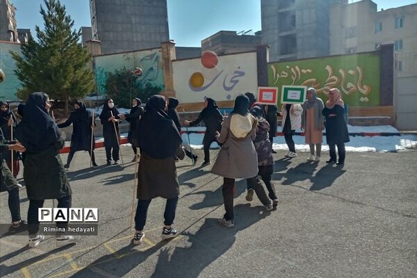 آموزش ورزش هاکی روی چمن در هنرستان مبتکران رودهن
