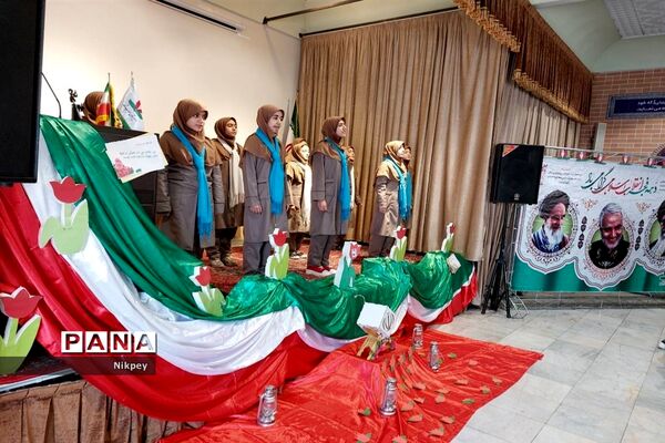 گرامیداشت دهه مبارک فجر در دبیرستان شاهد حجاب منطقه ۱۳