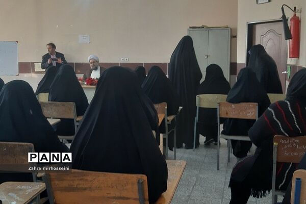 مراسم بدرقه اردوی راهیان نور در قیامدشت