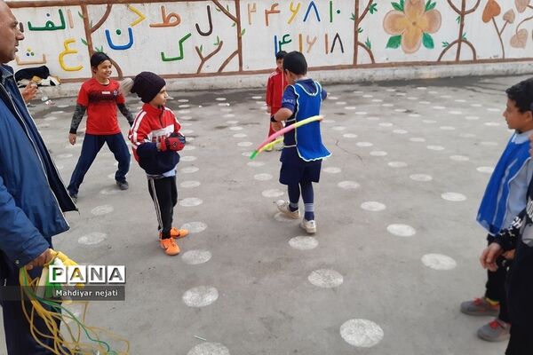 شور و نشاط مسابقات ورزشی دبستان ارشاد رودهن در ایام دهه فجر