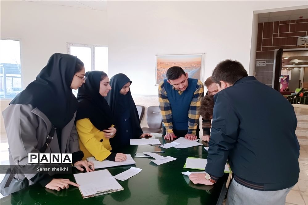 برگزاری نشست پرسش و پاسخ شورای دانش‌آموزی ملارد با مسئولان شهری