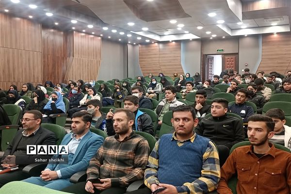 برگزاری نشست پرسش و پاسخ شورای دانش‌آموزی ملارد با مسئولان شهری