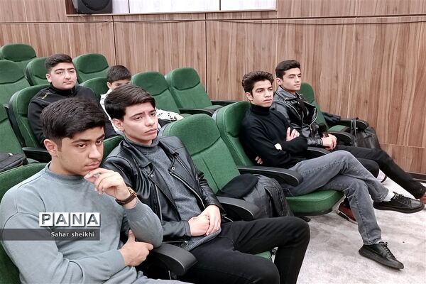 برگزاری نشست پرسش و پاسخ شورای دانش‌آموزی ملارد با مسئولان شهری