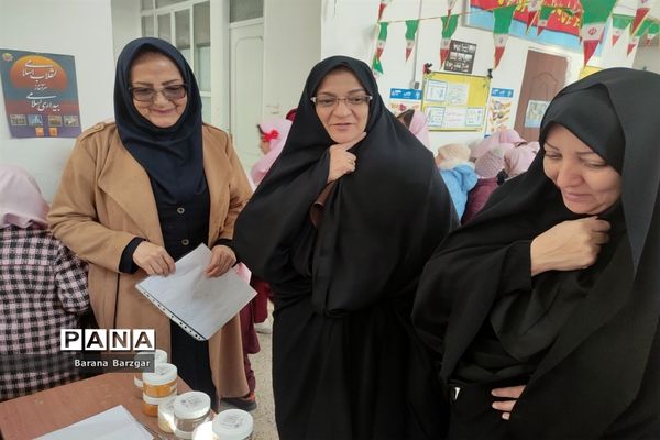 بازدید مسئولان آموزش و پرورش مشهد از توانمندی‌های دانش‌آموزان دبستان رضوی