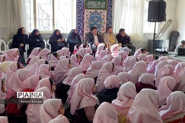 بازدید مسئولان آموزش و پرورش مشهد از توانمندی‌های دانش‌آموزان دبستان رضوی