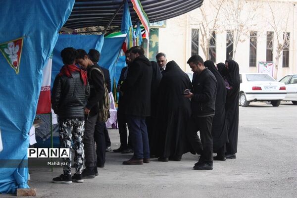نمایشگاه دست‌سازه‌های دانش‌آموزی مدارس بخش جوادآباد