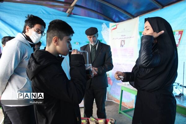 نمایشگاه دست‌سازه‌های دانش‌آموزی مدارس بخش جوادآباد