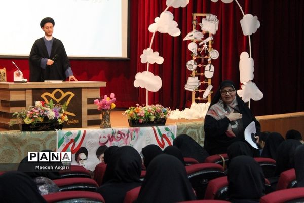 نشست دانش‌آموزی «خوشه پروین» درقم