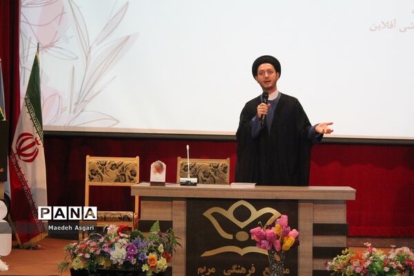 نشست دانش‌آموزی «خوشه پروین» درقم