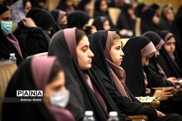 مراسم بدرقه کاروان زیارت اولی‌های دانش‌آموزی مشهد الرضا(ع)