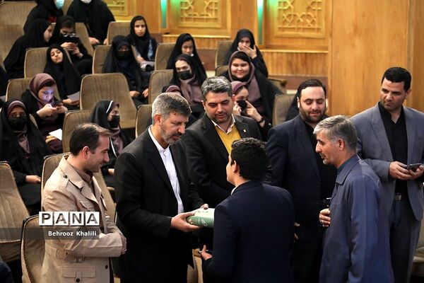 مراسم بدرقه کاروان زیارت اولی‌های دانش‌آموزی مشهد الرضا(ع)