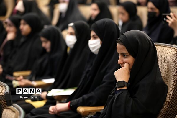 مراسم بدرقه کاروان زیارت اولی‌های دانش‌آموزی مشهد الرضا(ع)